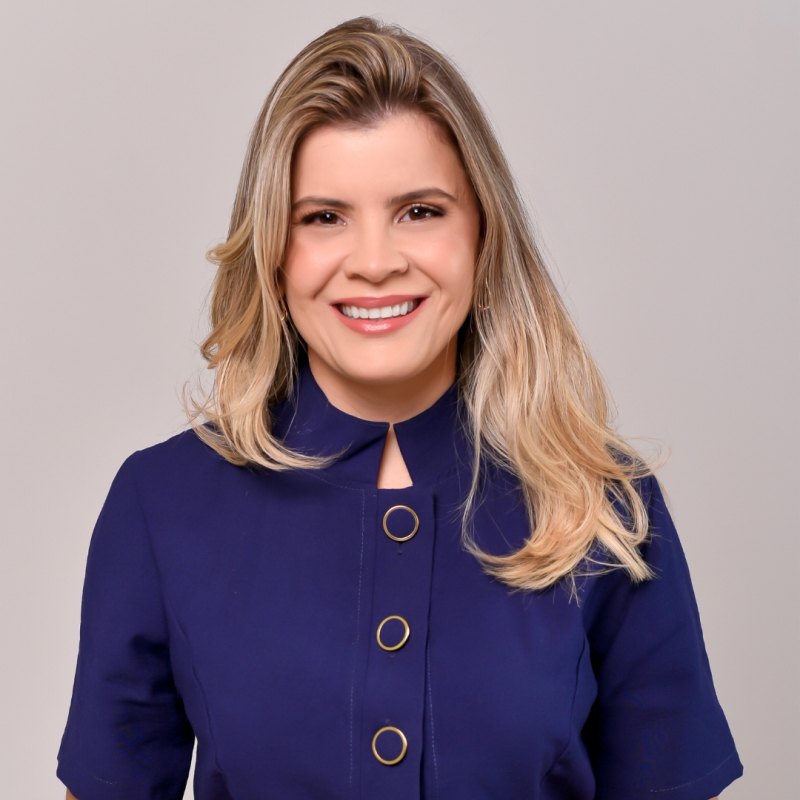 Dra. Isabela Bolognini, especialista em lentes de contato dental em São Raimundo Nonato